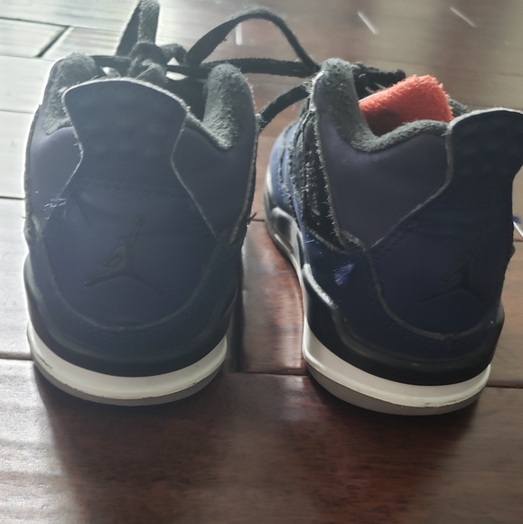 Boys Navy Blue & Black Preowned Jordans - Picture 6 of 6